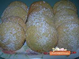 Sono dolcetti al cioccolato belli da vedere e deliziosi, croccanti fuori e più morbidi al loro interno, perfetti per accompagnare la prima tazza di si sa che le ricette per i biscotti fatti in casa non sono mai troppe, e questi biscotti craquelé al cioccolato e nocciole così speciali lo confermano ulteriormente. Pasticcini Dolcetti Ricotta E Cioccolato