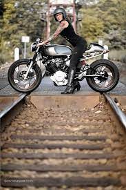 Yamaha Cafe Racer By Motorelic Photos By Erick Runyon Photographs Caferacergirl Chicasmoteras Cafe Racer Yamaha Cafe Racer Cafe Racer Girl