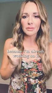 Jennifer Kross's Instagram, Twitter & Facebook