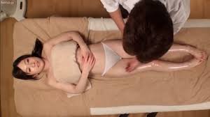 媚薬オイルマッサージでイカセまくって拒絶出来ない美少女に職権乱用の中出し施術 | エッチな写真