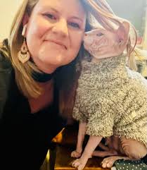 She didn't remove her paws while they were sleeping... ❤️