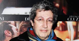 Pfffffffffffffff lui gentil tu ces au moins pourquoi il a perdu sa main je vais te le dire et bas il y avait un jeune tranquille il attendé le métro et puis il y a une bande qui et venu dont dedans jamel debbouze et la bande voulait lui prendre son blousons et le jeune homme ne voulais pas se laisser faire et bien alors jamel l'a pousser sur les rail du train et il a pris le train mais en. Jamel Debbouze Retour Sur L Accident Dramatique Qui Lui A Coute Son Bras A 14 Ans