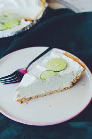This Easy No Bake Key Lime Pie Recipe Is A Family Favorite All You Need Is Cool Whip Sweetened Condensed Milk A Couple O In 2020 Lime Pie Recipes Keylime Pie Recipe