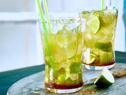 Caipirinha Ist Der Bestseller Jeder Happy Hour Wie Leicht Du Das Rezept Auch Zu Hause Selber Mixen Kannst Zeigen Caipirinha Rezept Caipirinha Coctail Rezepte