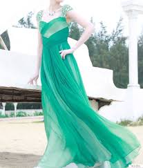 Ucus Ucus Tasarimiyla Essiz Stil Yakalayan Sik Detaylariyla Tamamlanmis Nelida Abiye Elbise Profilimizde Yer Ala Formal Dresses Long Formal Dresses Fashion