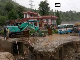 Two killed, three injured as boulders hit two trucks in mandi. Himachal Pradesh Heavy Rain Forces Closure Of Schools In Shimla Mandi Oneindia News