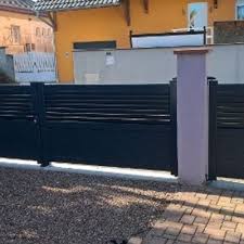 Portail Alu 2 Battants Droit Plein Braga Mister Menuiserie En 2020 Portail Alu Portail Maison Portail