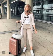 Hijab Styles In Bright Shades Gaya Model Pakaian Gaya Berpakaian Model Pakaian