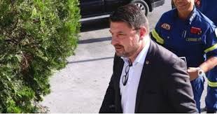 Φωτιά έχει ξεσπάσει στην κερατέα, στην περιοχή ρουμουντί.στο μέτωπο της πυρκαγιάς επιχειρούν 24 πυροσβέστες με 11 οχήματα, ενώ από αέρος συνδράμουν δύο αεροσκάφη και ένα ελικόπτερο. Bldqetasnhelfm