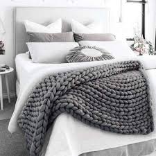 Dies Ist Das Einfachste Tutorial Fur Diese Grob Gestrickte Decke Die Jeder Liebt Stricken Ideen In 2020 Sofa Blanket Knitted Blankets Blanket