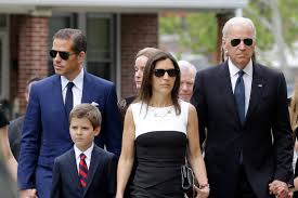 Roberts' child was born in august 2018, while hunter was in a relationship with hallie biden, the widow of his late older brother, beau, who died of brain cancer in 2015. Joe Biden S Son Hunter Marries L A Woman After Split From His Brother S Widow Syracuse Com