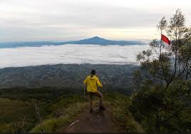 Bukit bendera merupakan destinasi wajib bagi anda yang ingin jalan jalan di pulau pinang. Estimasi Biaya Mendaki Gunung Sumbing Gunung