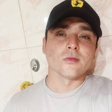 Ikaris, conteniendo la fuerza cósmica de Capitana Marvel.