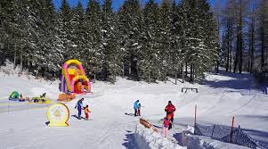 La nostra esperienza, unita alla capacità di insegnare in poco tempo già a muovere i primi passi sulla neve ci permette di avere un. Sestola Lago Della Ninfa Baby Park Sci Weekend Premium
