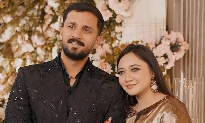 رجب بٹ اور ایمان فاطمہ کی طلاق؛ عون شیخ کا بڑا دعویٰ - Life & Style - AAJ