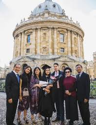 Bahagia tengah dirasakan oleh maudy ayunda. Gadis Celeb