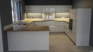 Täglich fit mit der gesunden brotauswahl von ihrem bäcker schmidt. Schmidt Kuchen Musterkuche Hochglanz Weiss Ausstellungskuche In Konigsbach Stein Im Gewerbegeb Contemporary Kitchen Design Home Decor Kitchen Luxury Kitchens