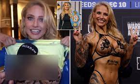 Australian boxer Ebanie Bridges leaves reporter gobsmacked by flashing her  breasts during interview | Daily Mail Online