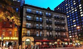 The venue is set in manhattan district, within easy reach of times square. New York Budget Inn In New York Viagio