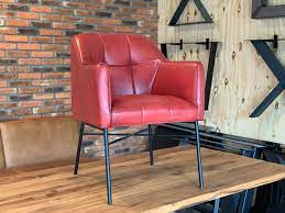 Klassischer 60th stuhl bezogen mit echtem büffelleder. Vintage Stuhl Buffelleder 138bl Steelwood Interior