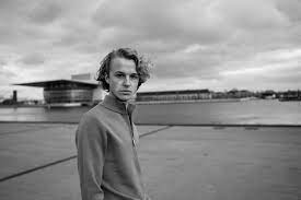 A collection of my realeases and features. Isak Danielson Neue Ep Run To You Mit Grosser Uberschrift Gefuhle Review Music Allnew