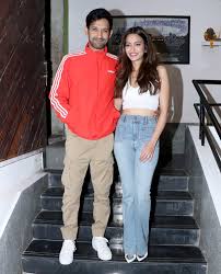 2021 '14 फेरे' directed by devanshu kumar. Vikrant And Kriti Take 14 Phere Indibuzzonline Com