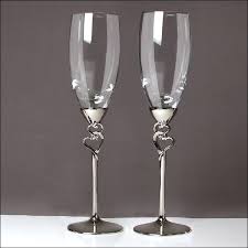 Copas decoradas simulando los trajes de los novios para el día importante de su enlace. Copas De Boda Ondine Collection