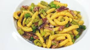 Trattandosi di pasta fresca basteranno pochi minuti di cottura, per cui non appena risalgono a galla. Passatelli Asciutti Con Pancetta Asparagi E Scalogno La Ricetta Della Primavera E Servita Wine Dharma