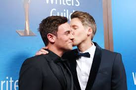 Olympic diver tom daley and dustin lance black have announced the birth of their first child. Tom Daley S Youtube Videos Show Lgbtq Couples Are Fit To Be Parents Outsports