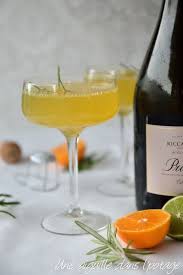 Cocktail Au Prosecco Clementines Et Romarin Recette Rhum Arrange Boisson Aperitif Soupe Champagne
