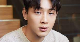 After the details of his bullying scandal started surfacing on social media, the actor apologized for his misconduct on his official. Actor Ji Soo Further Accused By Two More Netizens Of School Bullying And Sexual Harassment Koreaboo