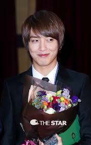 Cnblue S Yonghwa Chosen As The Top Singer Songwriter Among Idols Top Singer Cnblue Cnblue Yonghwa