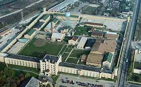 Jacob wird ins fox river gefängnis eingewiesen. Real Prison In Illinois Used For Fox River Prison Break Gefangnis Leben