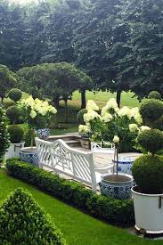 17 Dreamy Hydrangea Gardens That Are Giving Us Major Inspiration Country Garden Design Hydrangea Garden Backyard Landscaping