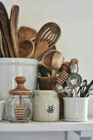 27 simple interior design to copy right now tips home decor bocaux en verre ustensile cuisine pots en ceramique