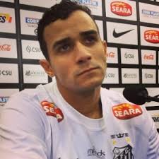 Reforço confessa ser torcedor do Santos e chora ao recordar promessa ao pai  na Vila