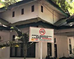 Ayo mulai kebiasaan sehat berhenti merokok sayangi orang sekitar kita. Pernyataan Hari Tanpa Tembakau Sedunia 2020