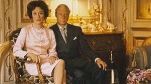 Fiii lor, william, prin de wales i prin ul henry (harry), sunt al doilea i al treilea in linia de succesiune la tronul britanic i a celor cincisprezece state supuse angliei. Ultimele Zile Ale Ducesei De Windsor Furata Abuzata Sedata Si Singura Mobile