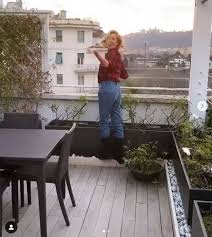 A testimonianza di ciò abbiamo il suo profilo instagram che ad oggi conta oltre 5 milioni di follower, un numero veramente incredibile. Alessia Marcuzzi In Quarantena Non Perde La Speranza Torneremo Ad Abbracciarci Tgcom24