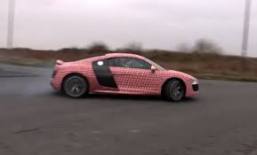 Moottoriajoneuvoyritys · auton kustomointikorjaamo · paikallinen palvelu. These Guys Wrapped An Audi R8 In Christmas Paper Video Carhoots