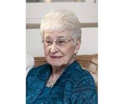 Marilyn Curl's Instagram, Twitter & Facebook