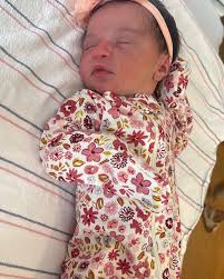 Un manjar 😍😍😍😍 • Arroz con maíz, carne de res guisada, ensalada de  coditos 🤤🤤🤤 • En mis historias les comparti como hice la ensalada 😉💗