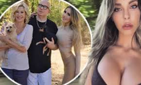 Busty milf loves to give head 2,2873 min. Chloe Lattanzi Flaunts Her Busty Barbie Doll Like Frame In Leggings And A Crop Top Daily Mail Online