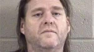 Una hispana es golpeada en la cabeza con una piedra hasta morir