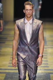 L'italiano parrucchieri rivisita un hairstyle vintage, rock e glamour per chi non vuole . Le Acconciature Da Uomo Negli Anni 50