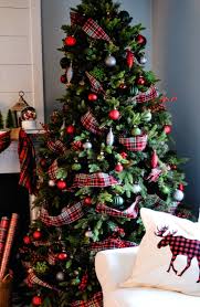 Red and green aren't usually considered good to mix in the interior décor but we have some ideas that proves how wrong this opinion is. Red And Green Christmas Tree Red Cottage Chronicles