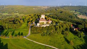 Giechburg in oberfranken eine auch mit dem auto erreichbare burgruine bei scheßlitz mit vielen erhaltenen resten der mittelalterlichen wehranlage, guter fernsicht, burggaststätte und wandermöglichkeiten. Andre Ruhle On Twitter Luftaufnahmen Luftbilder Von Giechburg Und Gugel In Schesslitz Bayern Https T Co Yohpfcyagc Aerial Fromabove Https T Co 4ybucof79p