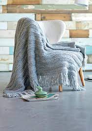 Die haube nur mit rechten maschen stricken, bis zu einer gesamthöhe von 16 cm 4. Strickanleitungen Zum Kuscheln Edle Decken Stricken Brigitte De