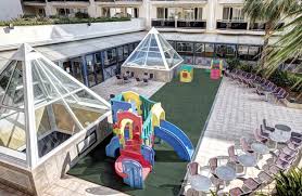 Otro tanto podría decirse de valencia, cuya provincia reúne destinos como oliva, sueca o sagunto , o de la costa blanca , en alicante, con la legendaria. El Hotel Spa Peniscola Plaza Suites Agenda De Isa