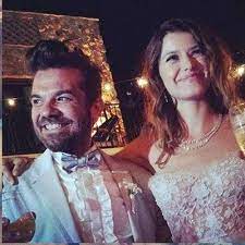 Kenan doğulu'nun doğum gününde beren saat'in hiçbir kutlama yapmaması ve kenan doğulu'nun yanında olmaması akılları ayrılık konusunda getirdi. Beren Saat And Kenan Dogulu S Wedding Arabia Weddings